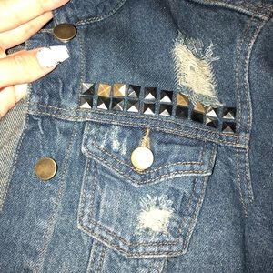 Super cute jean jacket size medium!